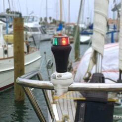 Railblaza Illuminate IPS - Luz De Navegación Bicolor Portátil -Salmo Ventas 00401357 05 550x550 1