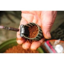 DYNAMITE BAITS Dinamita Big Fish River Groundbait Meat Furter 1.8kg -Salmo Ventas meat furter barbel groundbait 550x550w